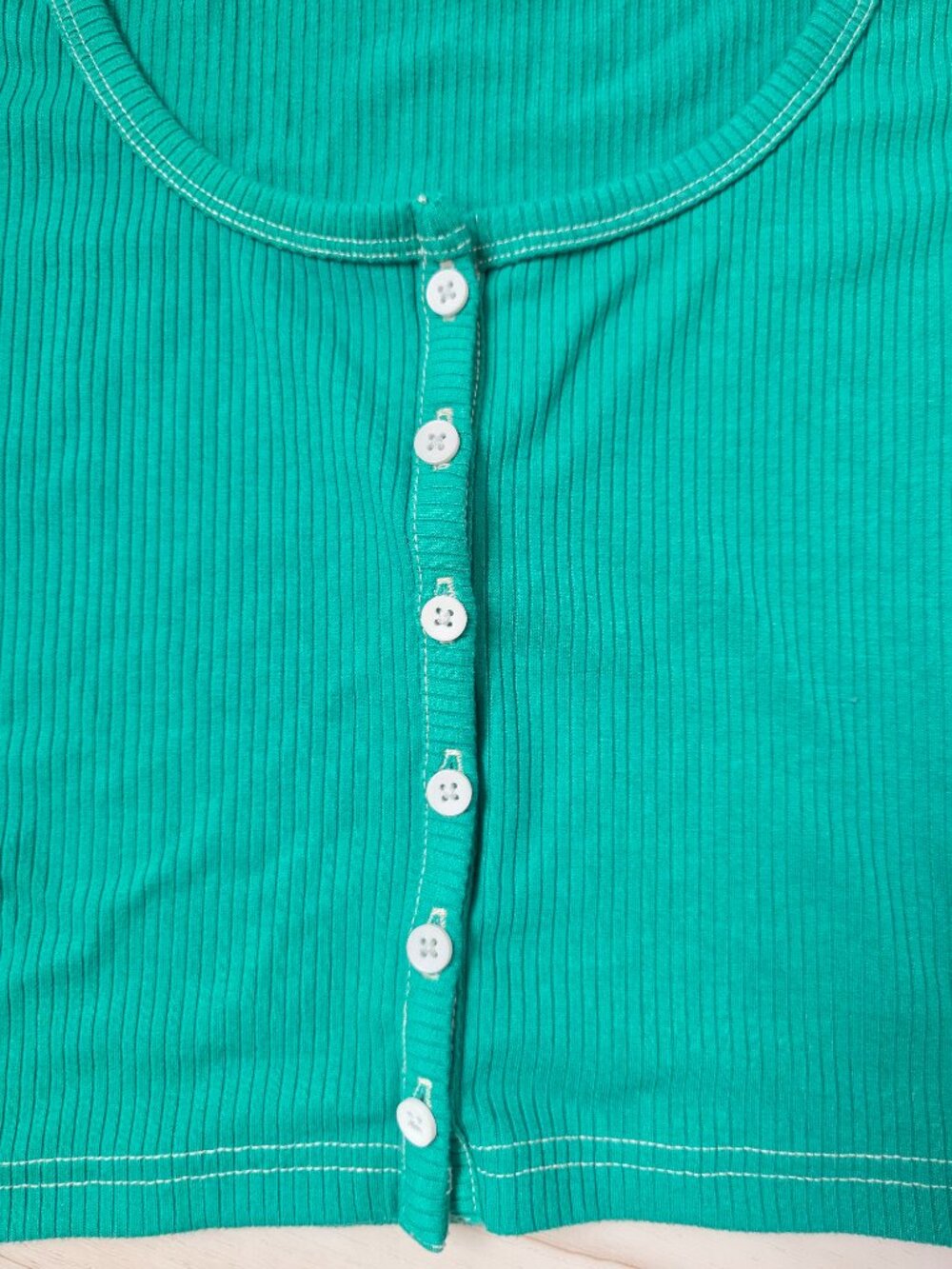 Urban Revivo Green Ribbed Knit Button-Up Crop Top Size US 2 - Picture 4 of 8